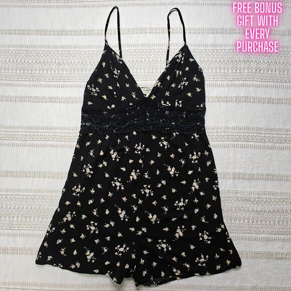 No Comment Black Floral Romper Size L (Runs Small) Lace Trim Summer Outfit - Picture 1 of 8
